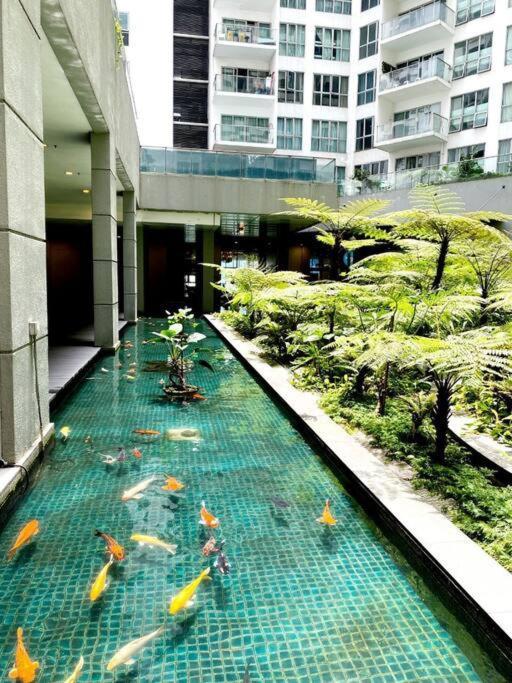 2br 2ba In The Heart Of Kl, Regalia